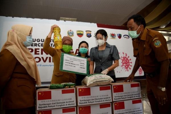 Sumut Terima Bantuan 500 Paket Sembako dari Konjen Tiongkok